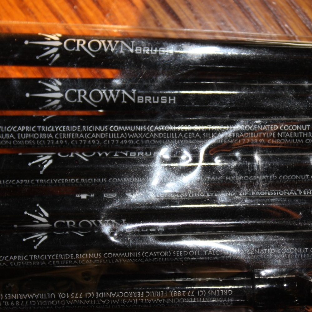 Crown Brush - 4 Waterproof Eyeliner pencils